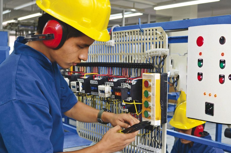 Курс Электромонтер по ремонту и обслуживанию электроустановок