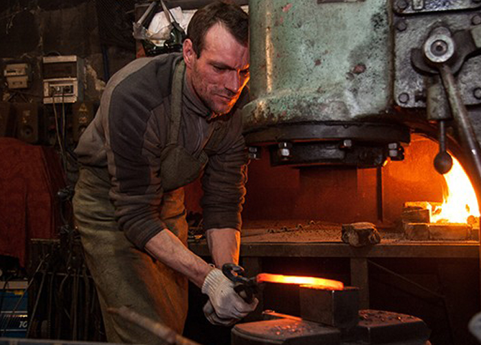 Курс кузнец на молотах и прессах