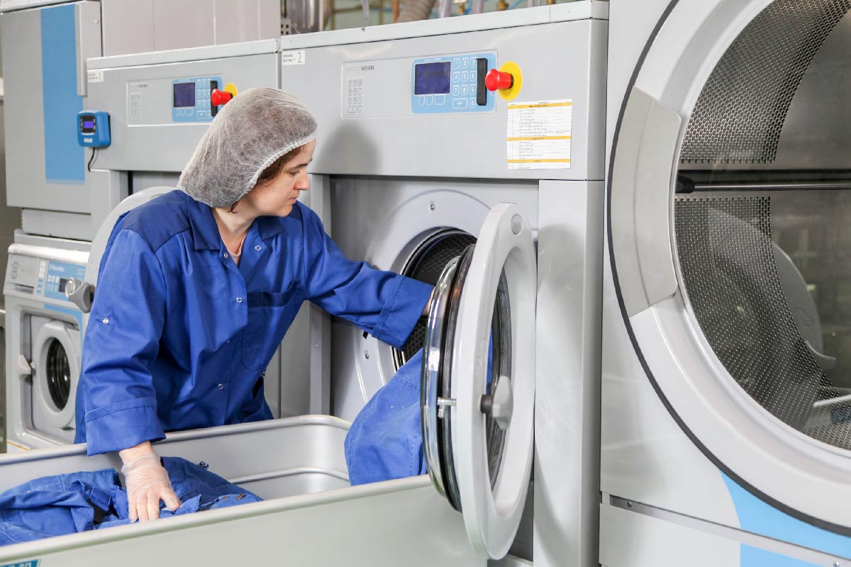 Курс Рабочий (машинист) по стирке и ремонту спецодежды