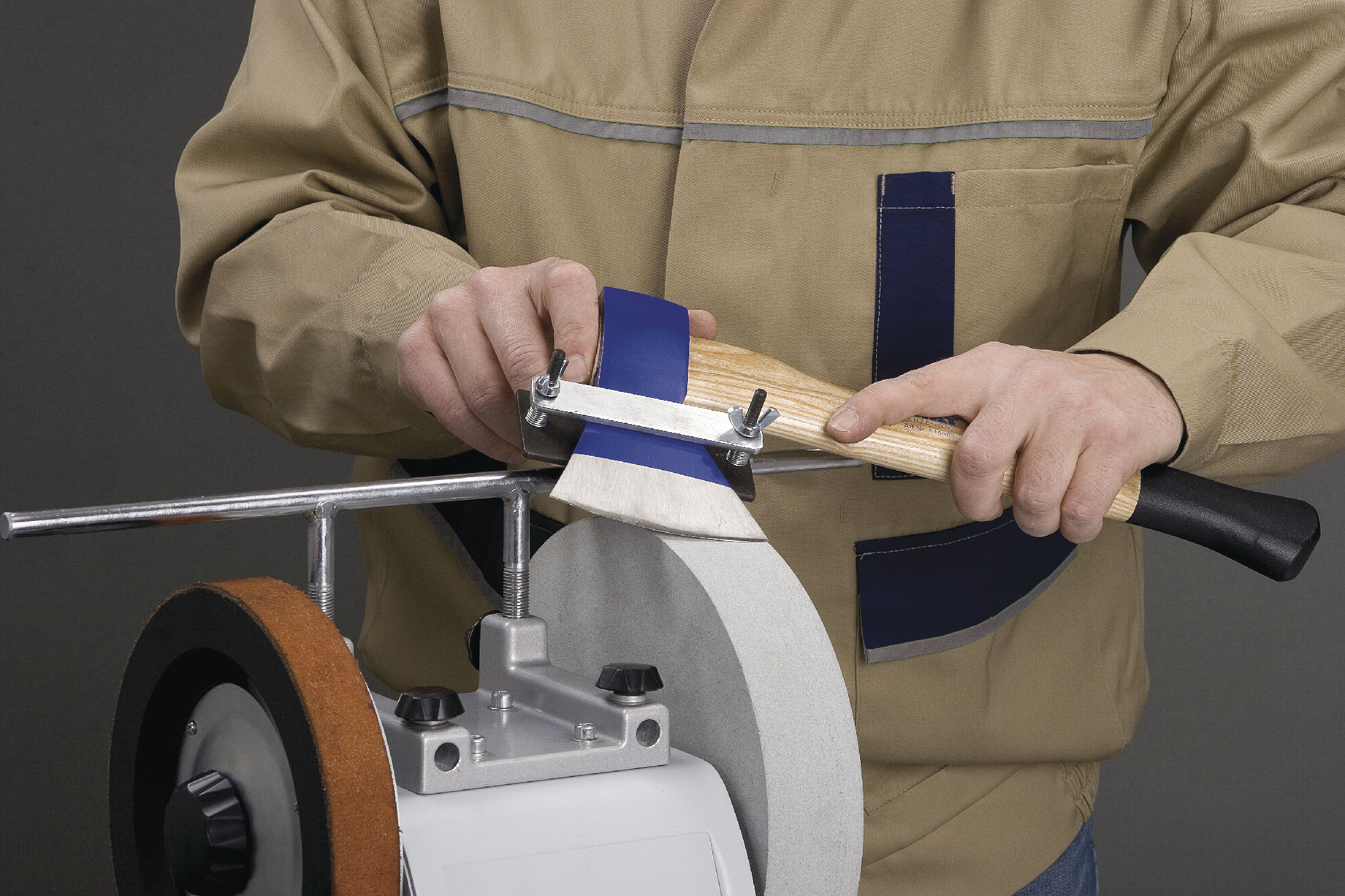 Работа на заточных и обдирочных станках